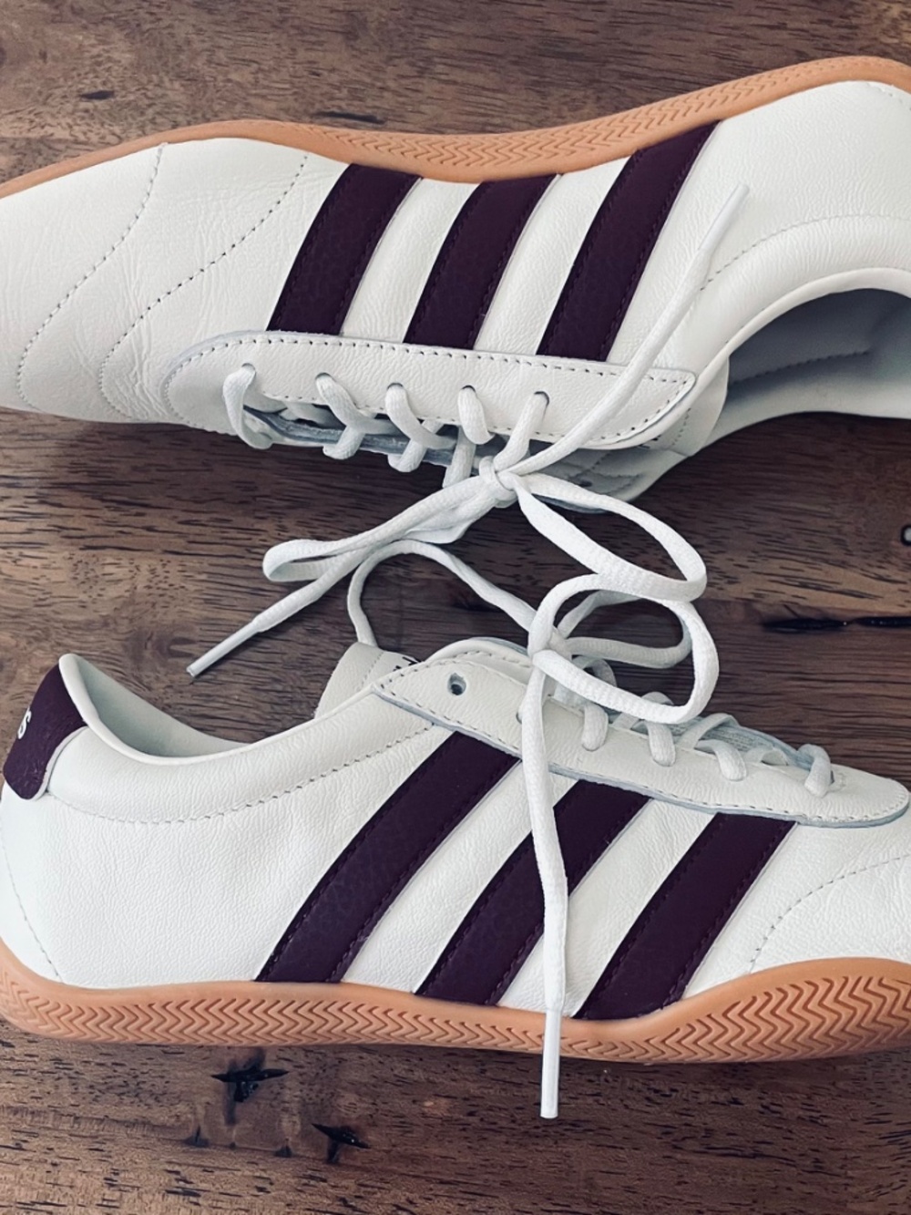 Adidas low profile sneakers burgundy stripes size 7.5 - Picture 2 of 5